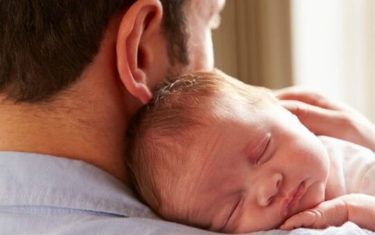 Licença-paternidade ampliada sancionada: direito garantido!